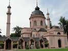 f. The Mosque gardens and courtyard (114) (800x600, 108.4 kilobytes)