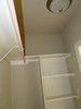 u. Bedroom two and closet (204) (384x512, 40.2 kilobytes)